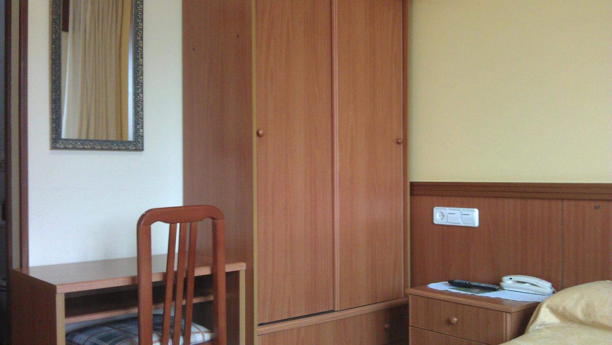 Hostal Restaurante O'Cadaval Frades Room photo