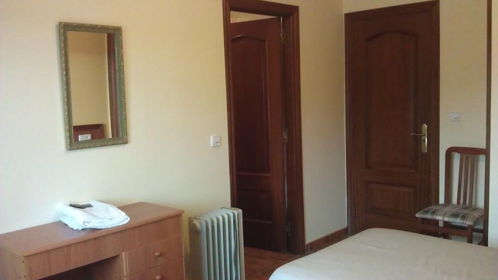 Hostal Restaurante O'Cadaval Frades Room photo